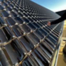 Installation af nyt tag med solceller for optimal energieffektivitet.
