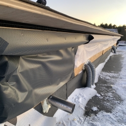 Installation af tagrender på nyt tag for optimal afvanding.