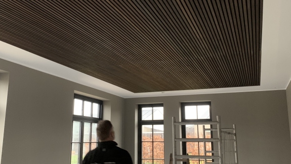 Moderne loftdesign under renovering af hus.