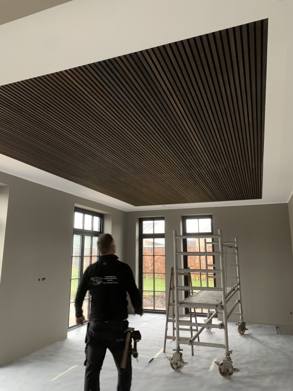 Moderne loftdesign under renovering af hus.